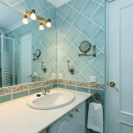 Old Town Charming Retreat With Sunny Terrace Дом отдыха Марбелья