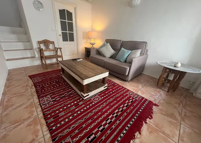 Old Town Charming Retreat With Sunny Terrace Casa de Férias