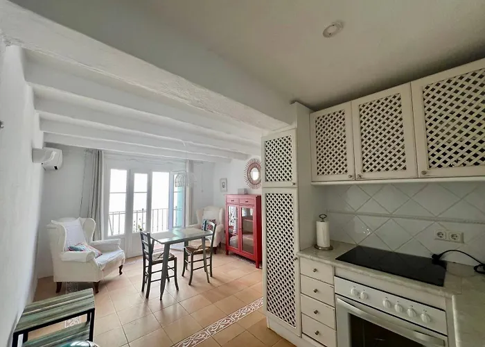 Old Town Charming Retreat With Sunny Terrace Дом отдыха